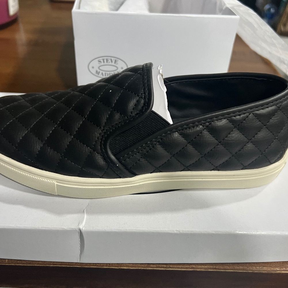 Steve Madden Women's Ecentrcq Sneaker Size 9 Black Quilted Low